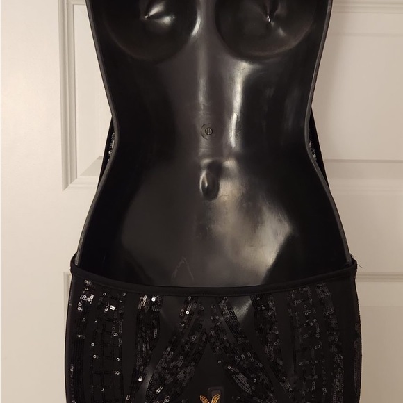 ⭐️Black & Gold Halter Maxi Dress - Picture 8 of 11